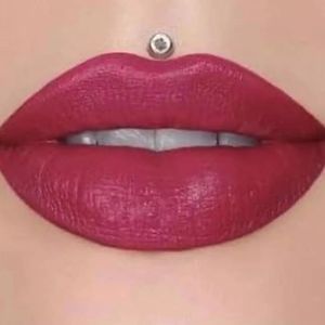 NIB❤️‍🔥Limited Edition "Entrapment" SALE 😍 Jeffree Star Velvet Trap Lipstick💄